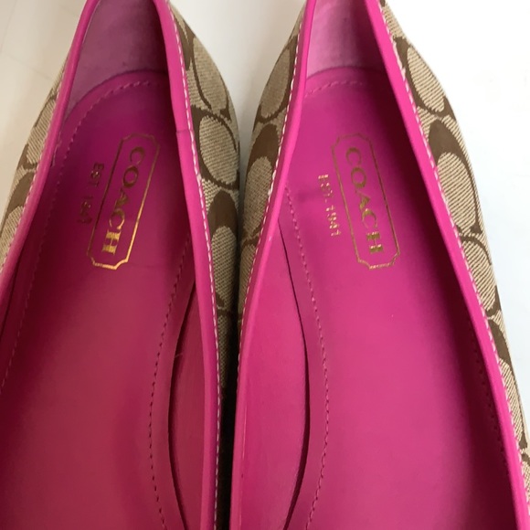Coach flats, sz 9,  shows wear, good condition - Picture 3 of 4